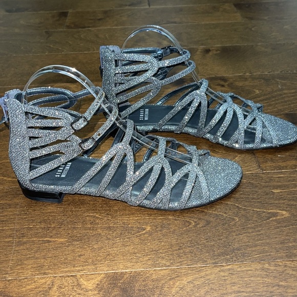 New, Stuart Weitzman Athens Metallic Gladiator Sandal - Picture 5 of 15